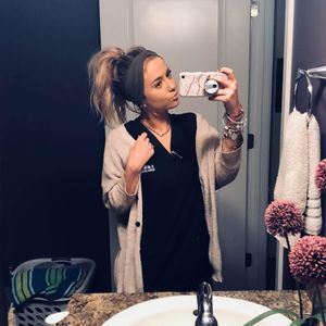 Meet your Posher, Hallie